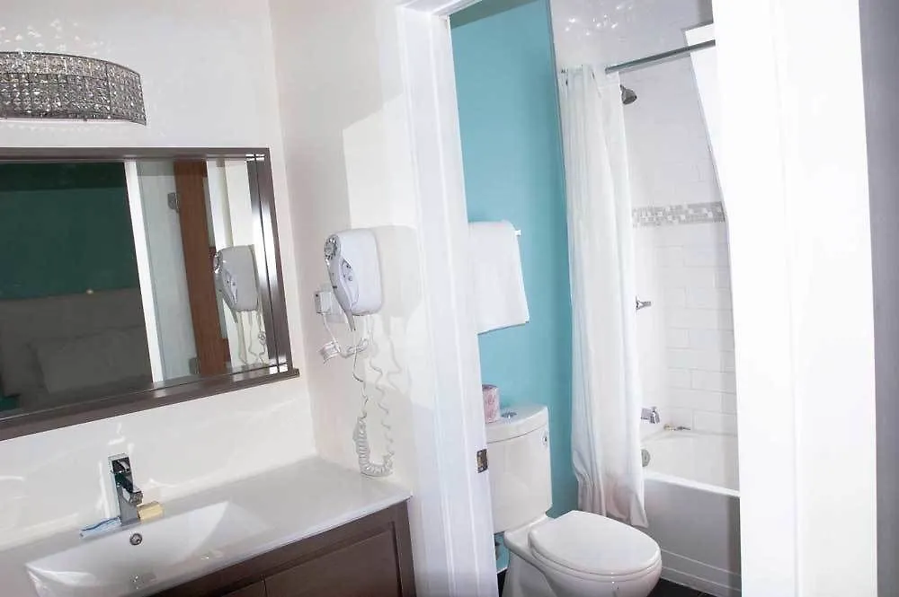 ** Hotel Royal Oak Inn Toronto Canada