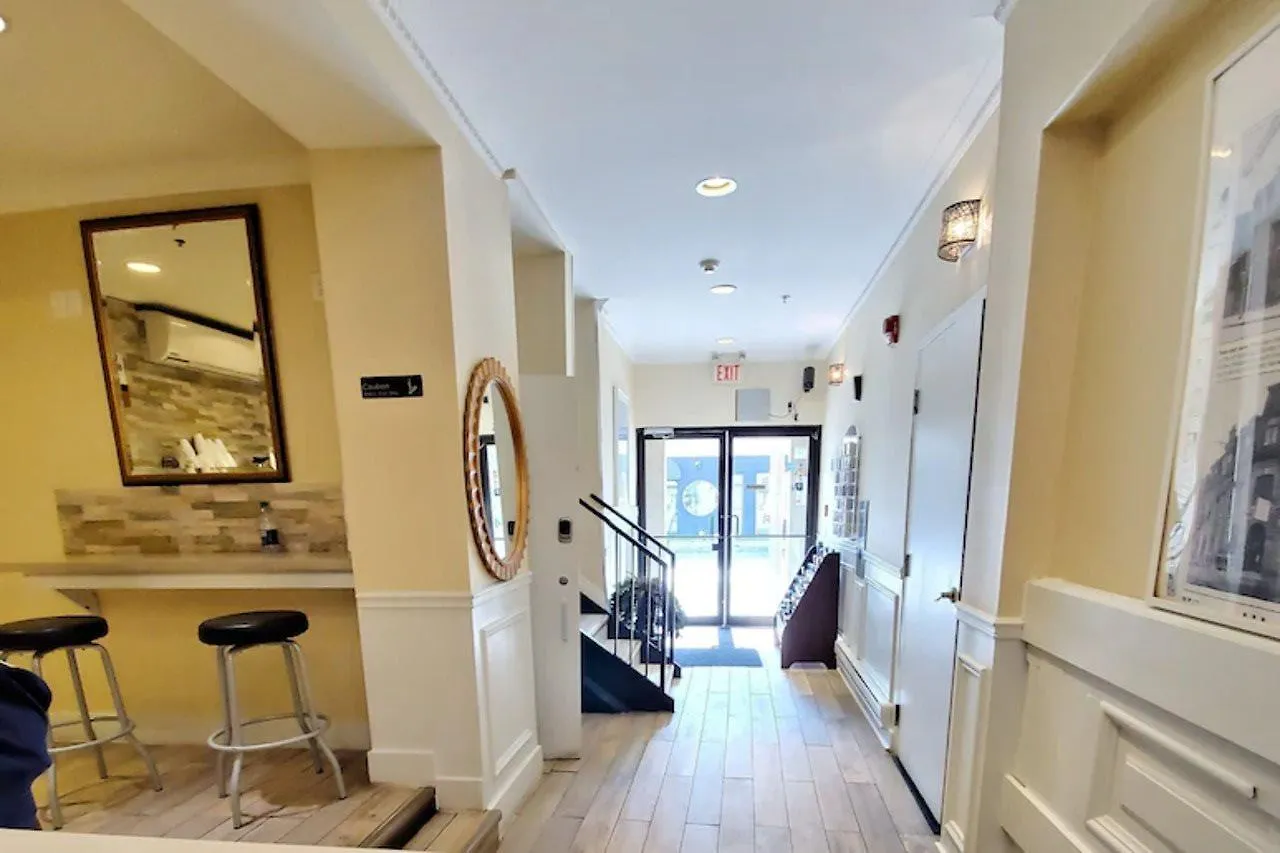 Royal Oak Inn Toronto Hotel