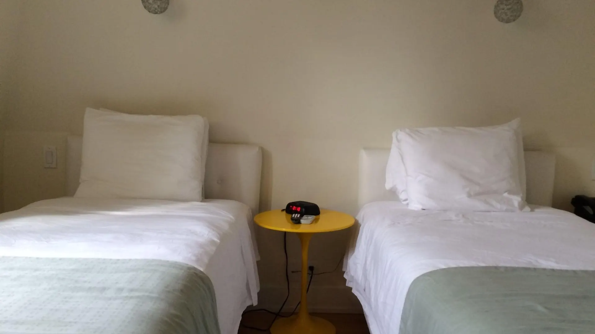 Royal Oak Inn Toronto Hotel
