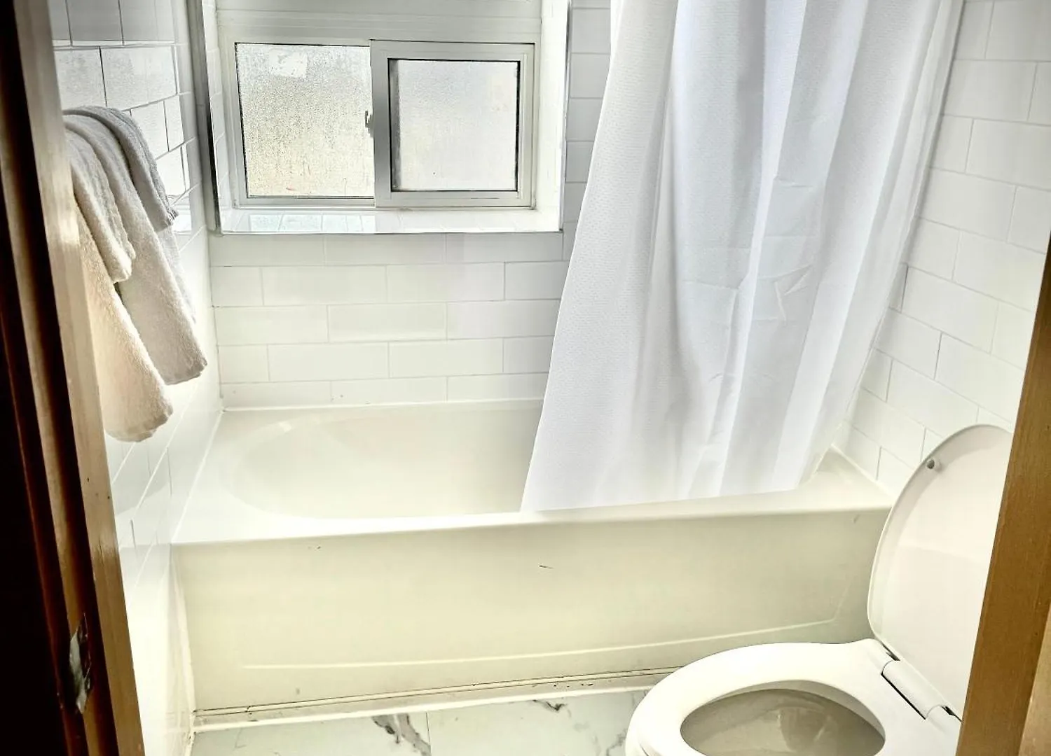 ** Hotel Royal Oak Inn Toronto Canada