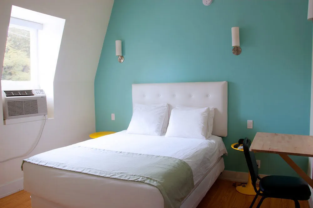 ** Hotel Royal Oak Inn Toronto Canada
